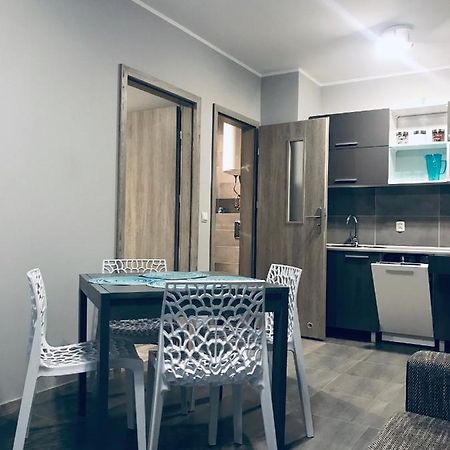 Apartament C18 Jelenia Gora Bagian luar foto