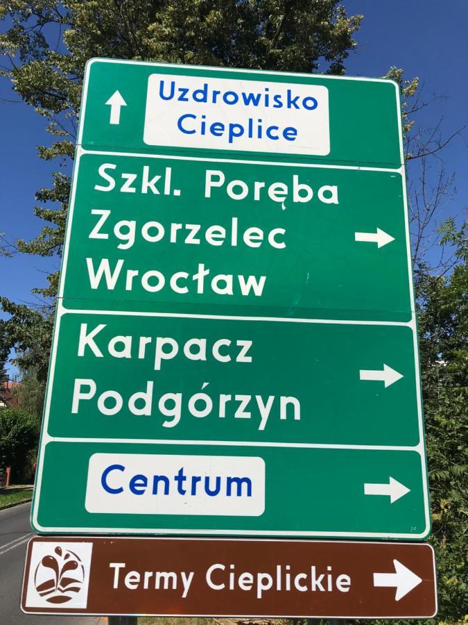 Apartament C18 Jelenia Gora Bagian luar foto