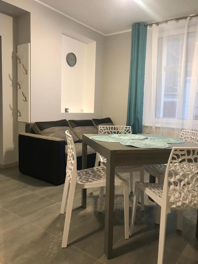 Apartament C18 Jelenia Gora Bagian luar foto