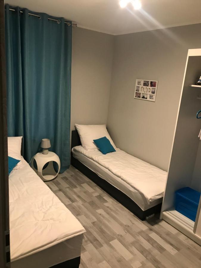 Apartament C18 Jelenia Gora Bagian luar foto
