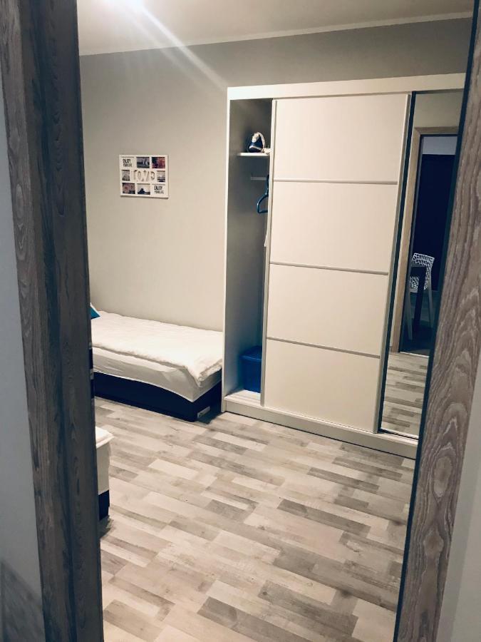 Apartament C18 Jelenia Gora Bagian luar foto