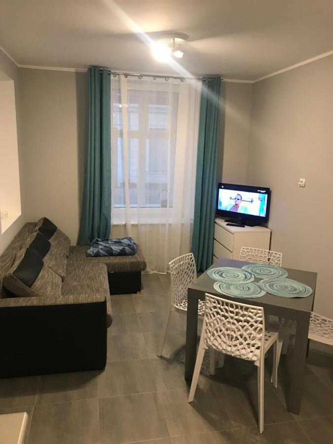 Apartament C18 Jelenia Gora Bagian luar foto