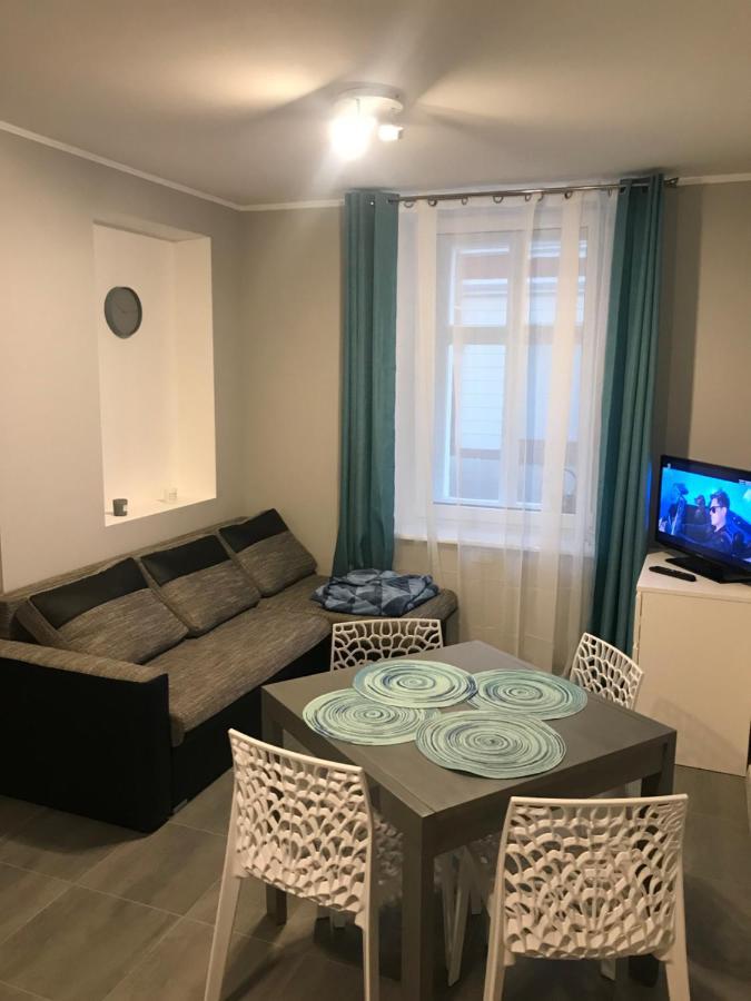 Apartament C18 Jelenia Gora Bagian luar foto