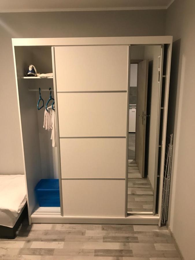 Apartament C18 Jelenia Gora Bagian luar foto